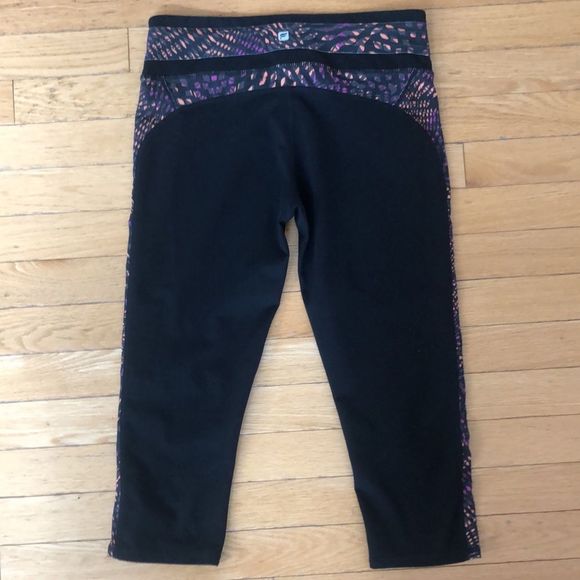 🔴2 for $25 FABLETICS Women's Capri Leggings Black with a design on eac… - Picture 2 of 9